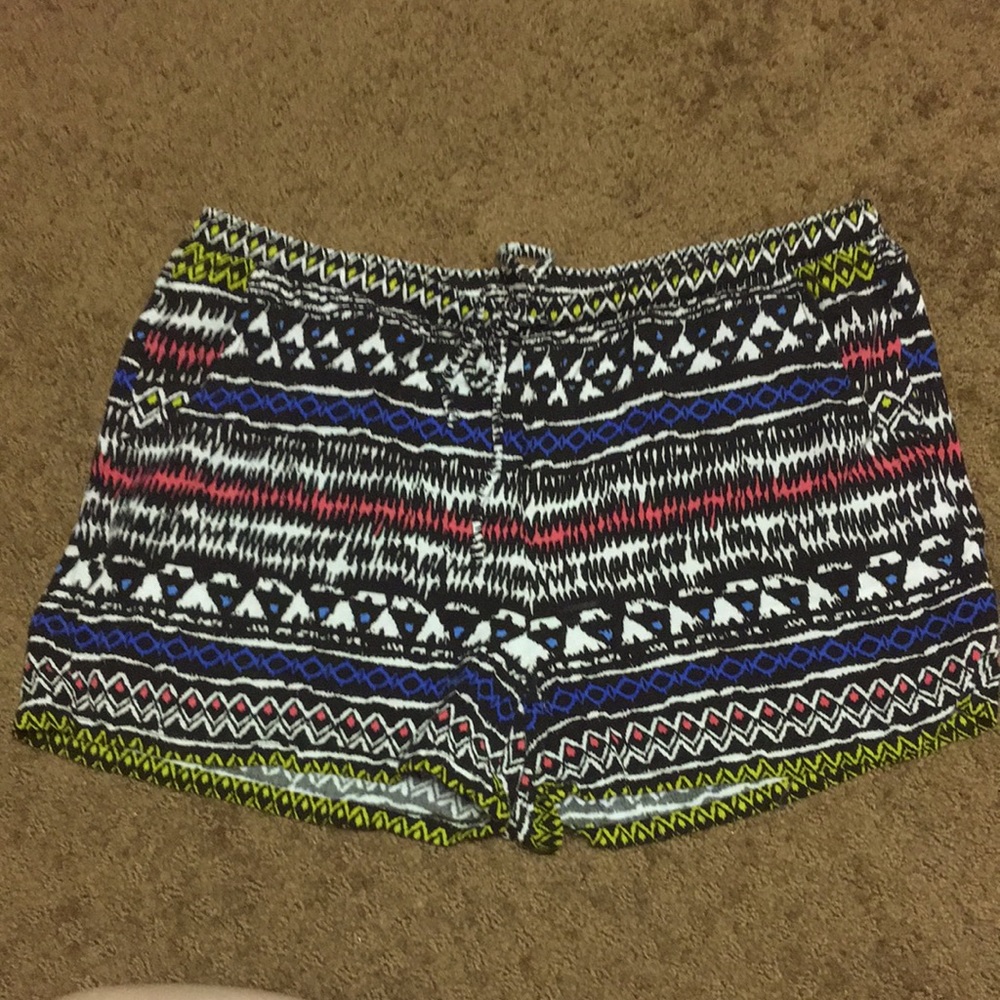 Boho shorts Medium light weight shorts EUC, has pockets, tie front